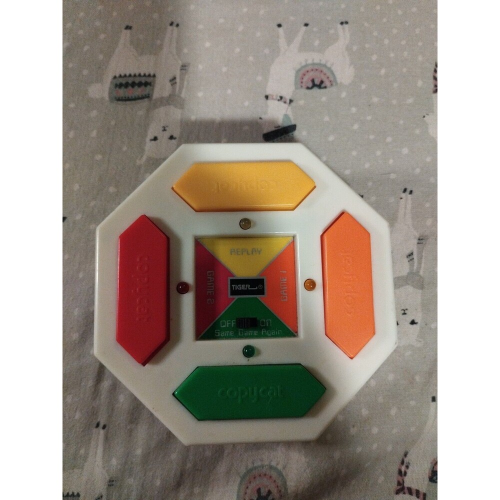 Vintage 1988 Copy Cat Tiger Electronic Toys Model 7-522 Copycat Handheld Game